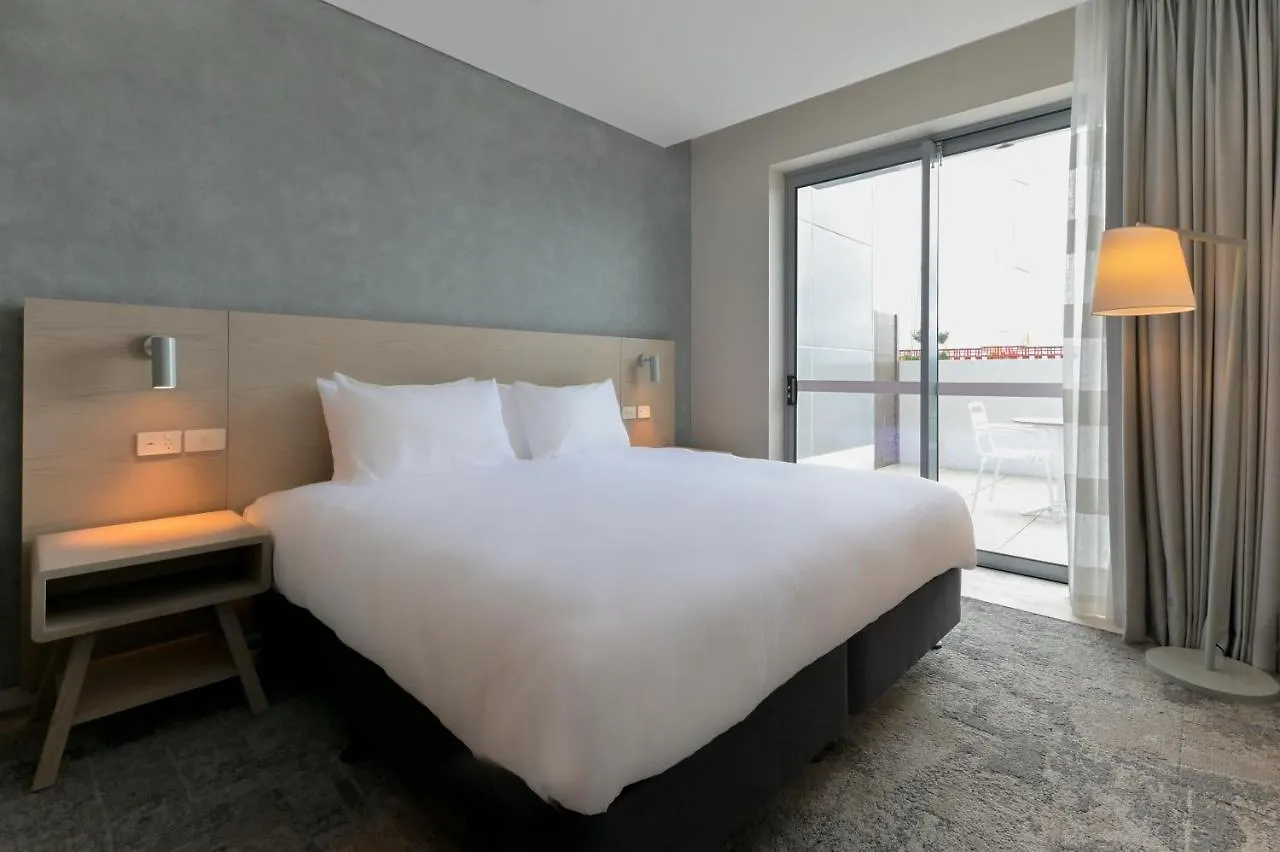 Holiday Inn Express & Suites Sunshine Coast By Ihg Maroochydore 4*,