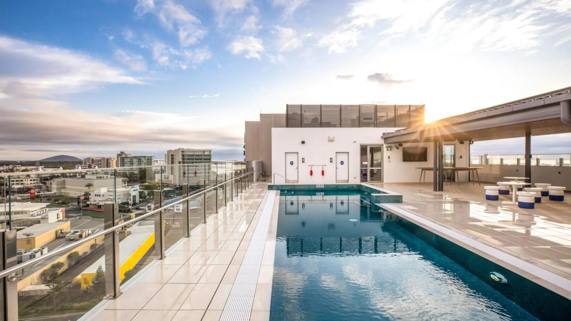 Holiday Inn Express & Suites Sunshine Coast By Ihg Maroochydore 4*,